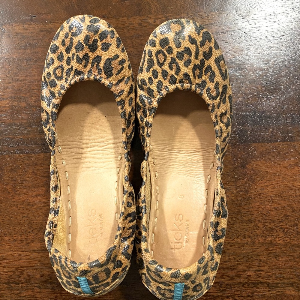 Size 8 Leopard print Tieks